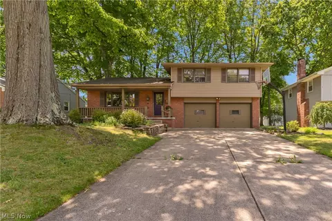691 Oakridge Dr, Boardman, OH 44512