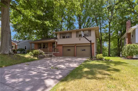 Exterior - 691 Oakridge Dr, Boardman, OH 44512 photo 3 of 7