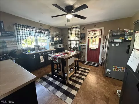 209 Washington St, Barnesville, OH 43713 photo 6