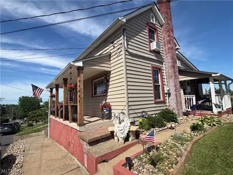 209 Washington St, Barnesville, OH 43713 photo 2