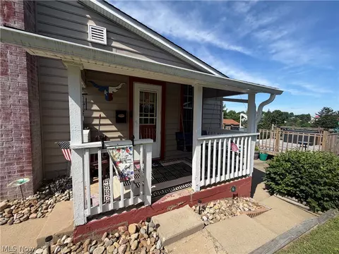 209 Washington St, Barnesville, OH 43713 photo 3