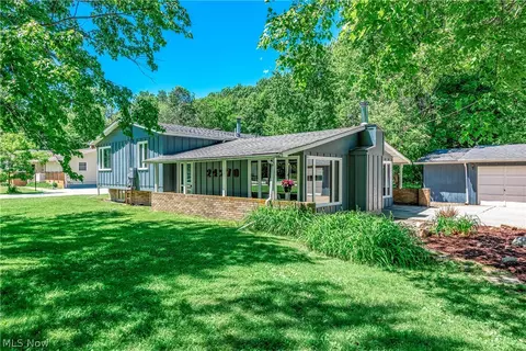 24270 Forestview Dr, Columbia Station, OH 44028