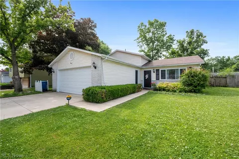 1004 Plymouth Dr, Grafton, OH 44044