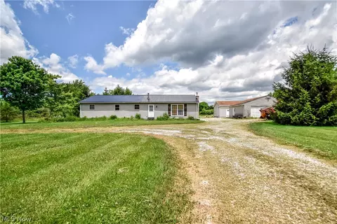 15310 Hart Rd, Montville, OH 44064