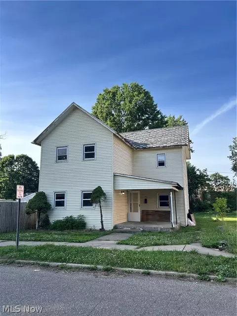 341 Saint Clair Ave SW, New Philadelphia, OH 44663
