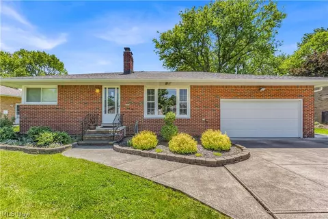 364 Cherry Ln, Seven Hills, OH 44131