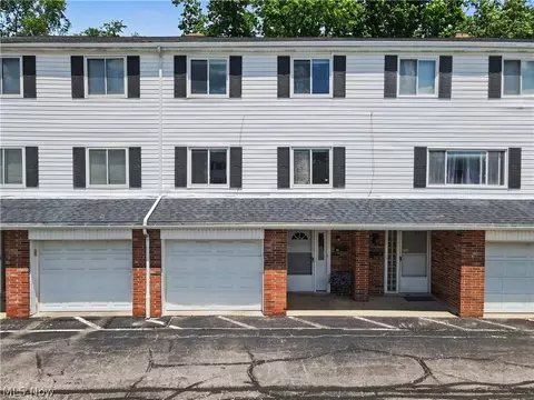 2005 Presidential Pkwy #H76, Twinsburg, OH 44087