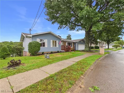 329 Wakefield Dr, Washington, WV 26181