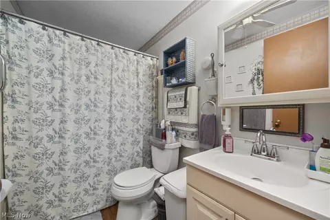 Bath - 829 Delaware Ave, Elyria, OH 44035 photo 1 of 1