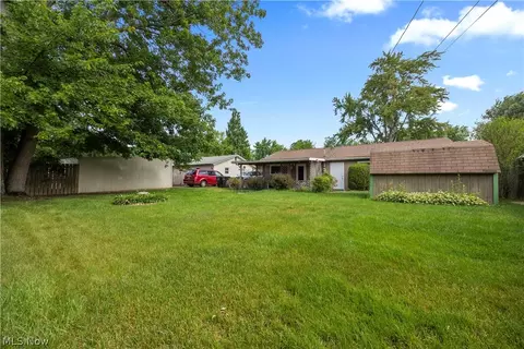 Exterior - 829 Delaware Ave, Elyria, OH 44035 photo 7 of 8