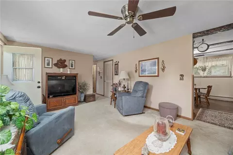 Living - 829 Delaware Ave, Elyria, OH 44035 photo 2 of 2
