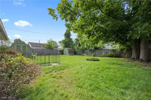 Exterior - 829 Delaware Ave, Elyria, OH 44035 photo 5 of 8