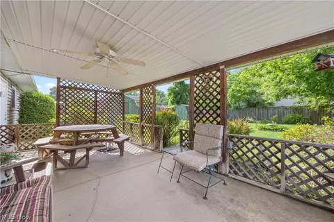 Exterior - 829 Delaware Ave, Elyria, OH 44035 photo 3 of 8