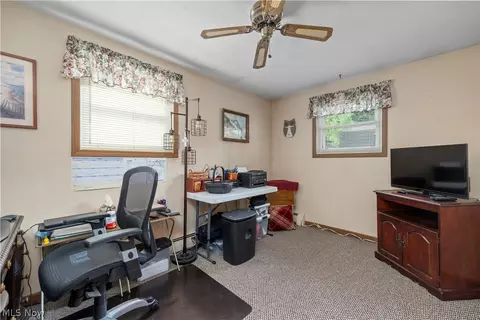 Bedroom - 829 Delaware Ave, Elyria, OH 44035 photo 8 of 11