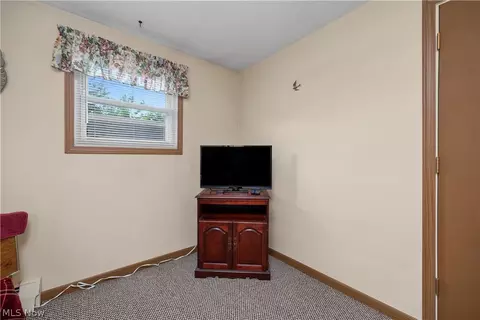 Bedroom - 829 Delaware Ave, Elyria, OH 44035 photo 9 of 11