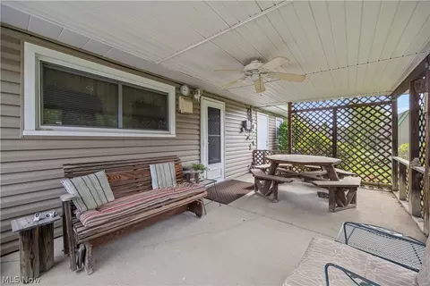 Exterior - 829 Delaware Ave, Elyria, OH 44035 photo 4 of 8