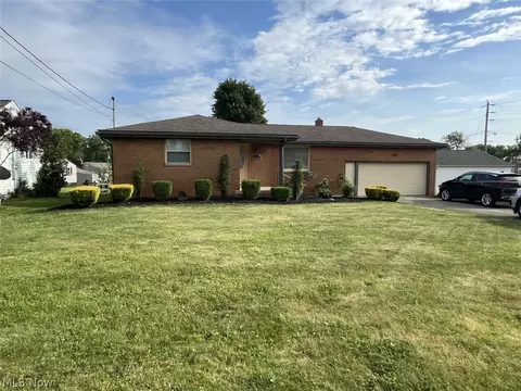 413 Parkview Dr, Girard, OH 44420