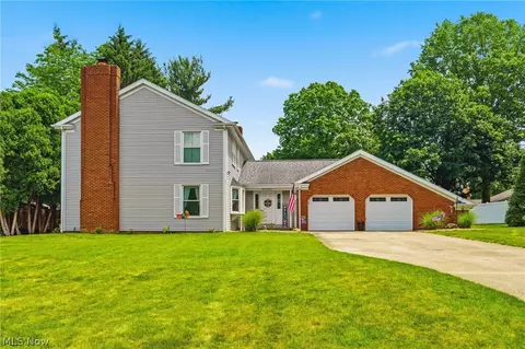 1200 Briarview Ave NW, North Canton, OH 44720