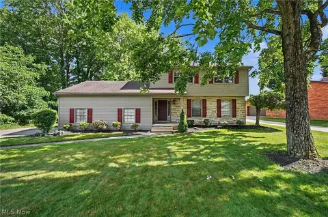 1372 Doncaster Dr, Youngstown, OH 44511