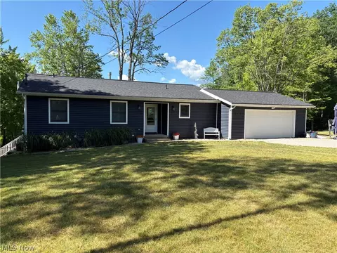 2396 Plum Creek Dr, Roaming Shores, OH 44084