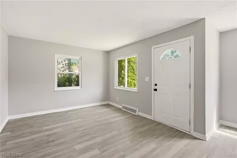 Living - 1620 Cedar Dr, Lorain, OH 44052 photo 3 of 5