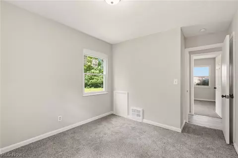 Bedroom - 1620 Cedar Dr, Lorain, OH 44052 photo 6 of 8