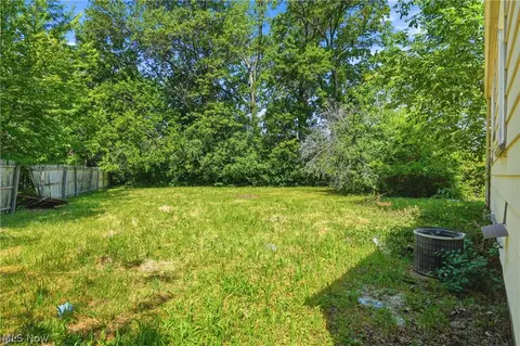 Exterior - 1620 Cedar Dr, Lorain, OH 44052 photo 5 of 5