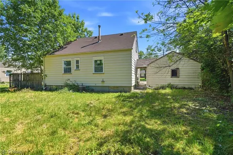 Exterior - 1620 Cedar Dr, Lorain, OH 44052 photo 3 of 5