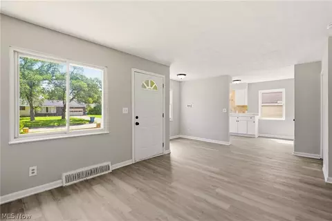 Living - 1620 Cedar Dr, Lorain, OH 44052 photo 2 of 5