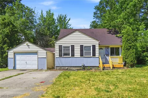 Exterior - 1620 Cedar Dr, Lorain, OH 44052 photo 2 of 5