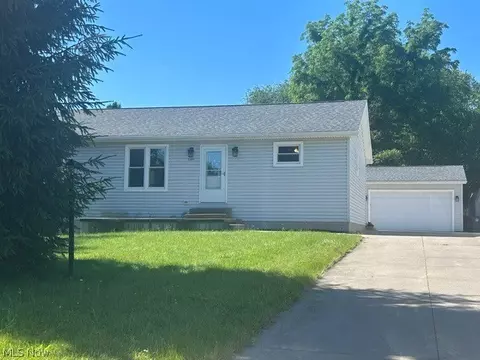 2372 Triplett Blvd, Akron, OH 44312