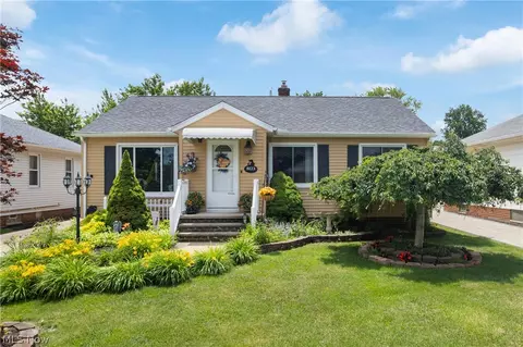 8123 Lanyard Dr, Parma, OH 44129
