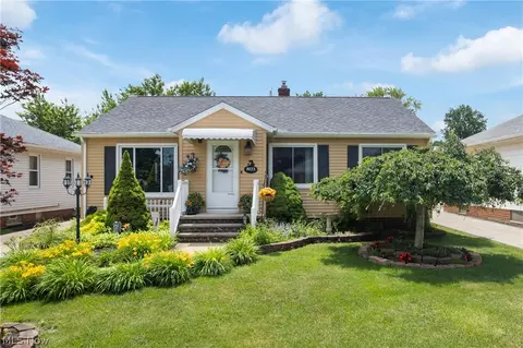 8123 Lanyard Dr, Parma, OH 44129