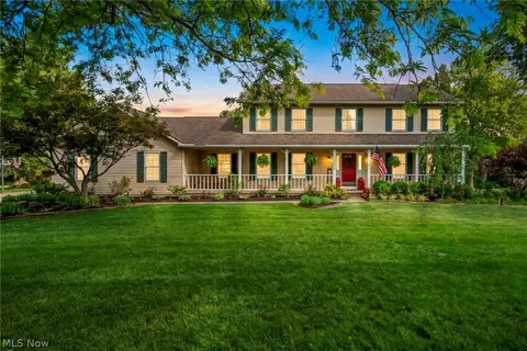2384 Twin Lakes Dr, Uniontown, OH 44685