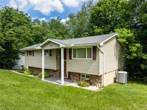 791 N Overlook Dr, Wintersville, OH 43953