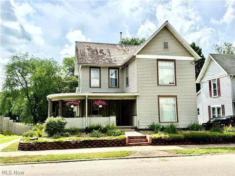 402 Cross St, Newcomerstown, OH 43832