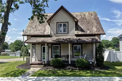 302 SW Maple St, Sugarcreek, OH 44681