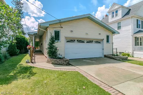 1614 Rosewood Ave, Lakewood, OH 44107