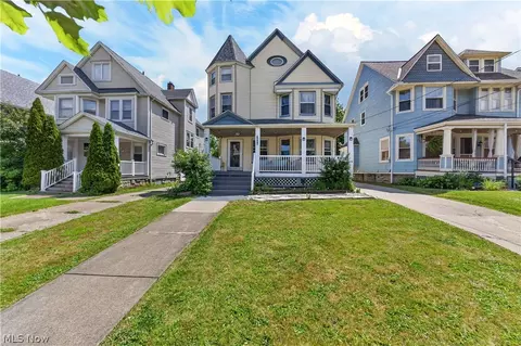 1485 Robinwood Ave, Lakewood, OH 44107