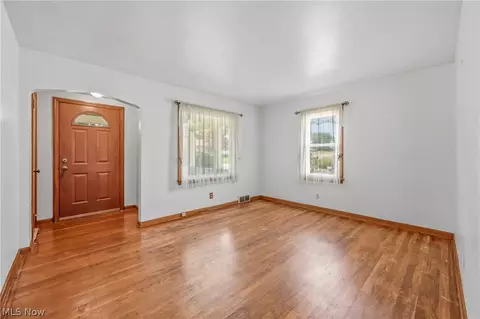 Living - 47 Renee Dr, Struthers, OH 44471 photo 1 of 3