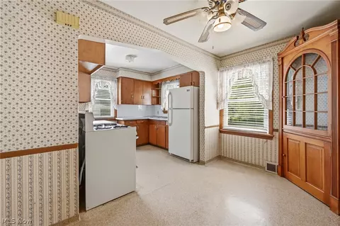 Kitchen - 47 Renee Dr, Struthers, OH 44471 photo 1 of 4
