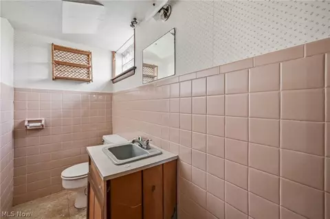 Bath - 47 Renee Dr, Struthers, OH 44471 photo 2 of 2