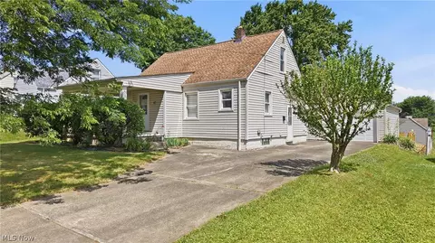47 Renee Dr, Struthers, OH 44471