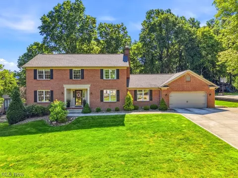 3575 Avanti Ln, Uniontown, OH 44685
