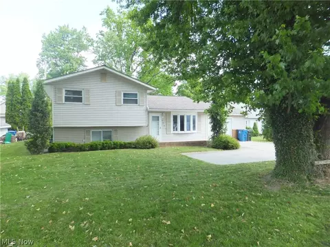 4641 E Lake Rd, Sheffield Lake, OH 44054