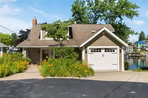462 Fan Dr, Akron, OH 44319