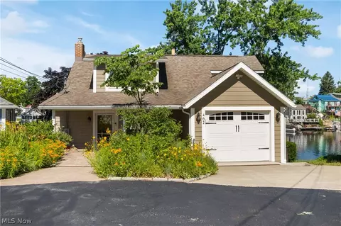462 Fan Dr, Akron, OH 44319
