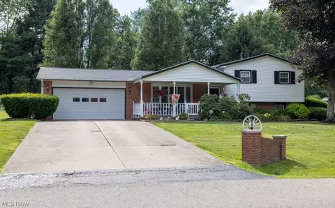 8639 Candlewood Ave NW, North Canton, OH 44720