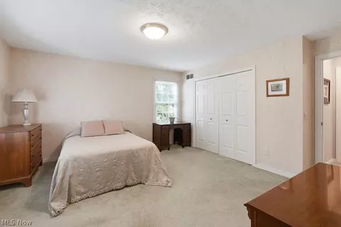 Bedroom - 6460 Laura Ln, Solon, OH 44139 photo 7 of 10