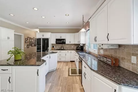 Kitchen - 6460 Laura Ln, Solon, OH 44139 photo 3 of 3